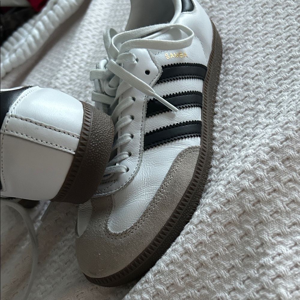 Adidas Classic Samba Sneakers - Picture 5 of 11